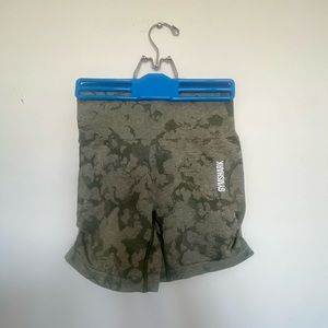 Gymshark- Adapt Camo Seamless Shorts, Green (small)